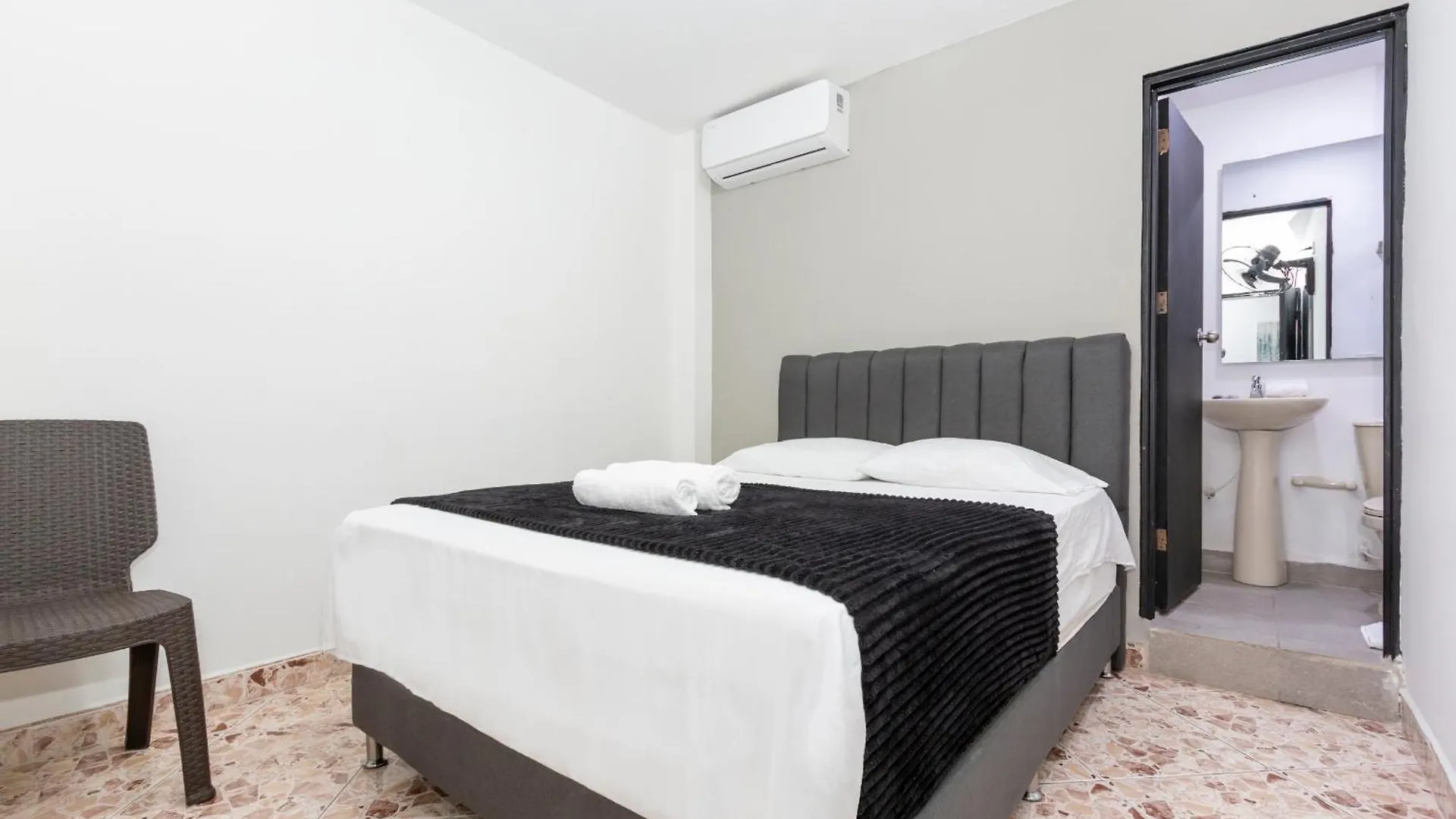 ****  מדיין Hotel De Leon Estadio קולומביה