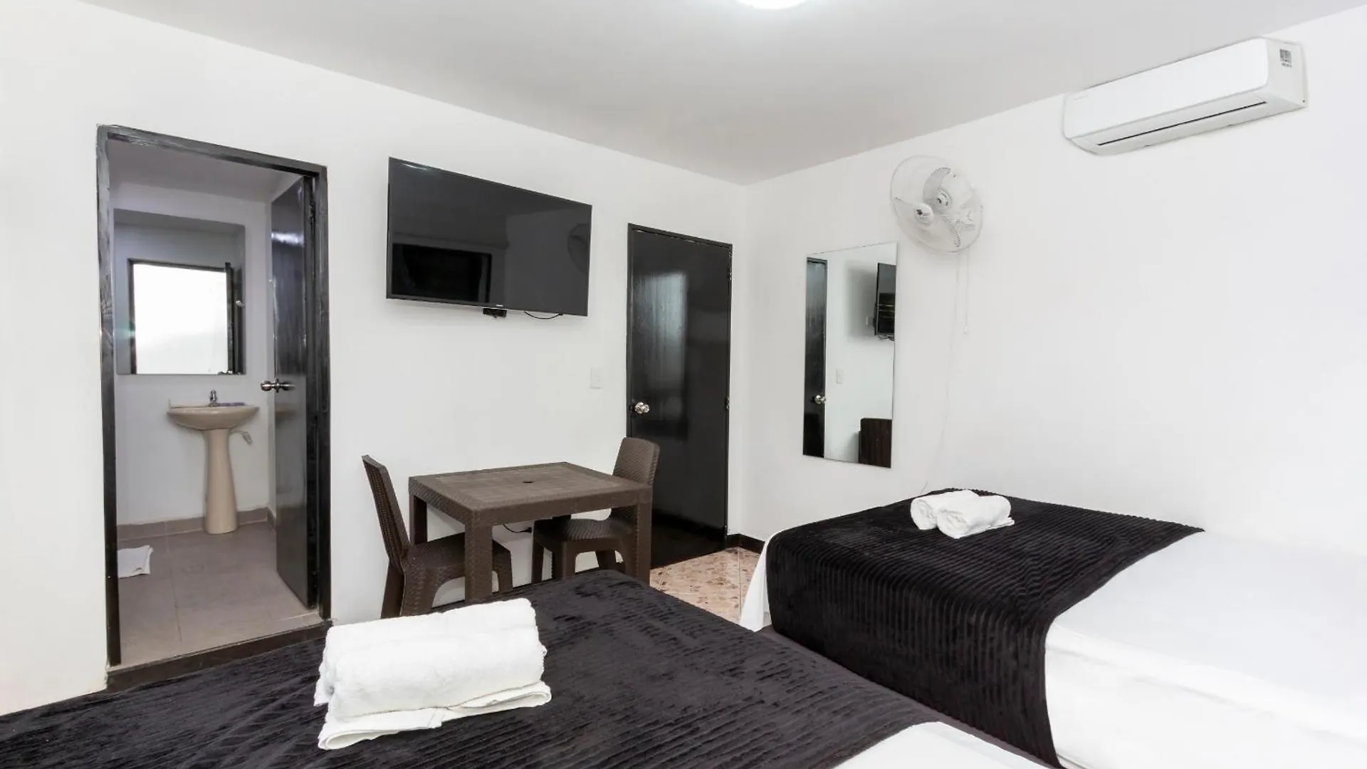****  מדיין Hotel De Leon Estadio קולומביה