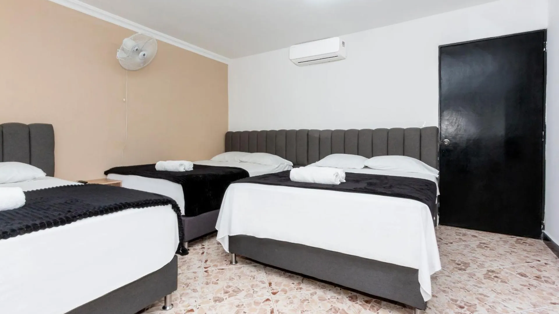 מדיין Hotel De Leon Estadio 4*,  קולומביה
